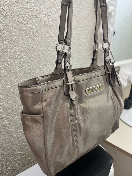 Coach Metallic Gold Leather Tote Bag | Large Shoulder Bag | Lilac Interior - Picture 6 of 15
